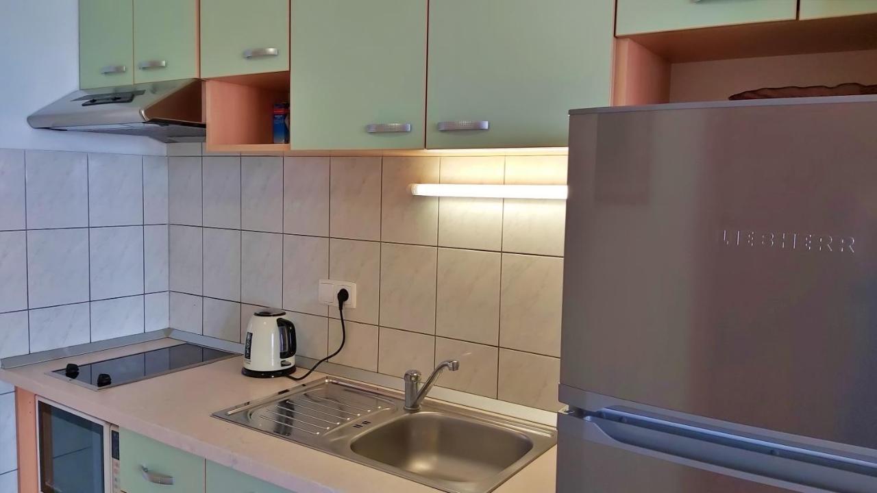 Apartments Borak Omis Luaran gambar