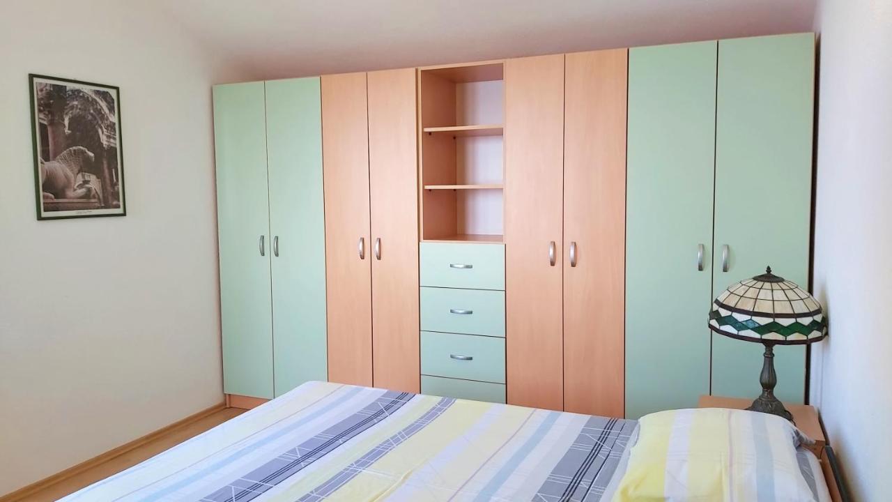 Apartments Borak Omis Luaran gambar