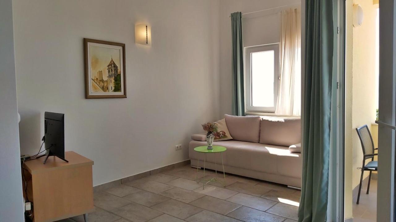 Apartments Borak Omis Luaran gambar