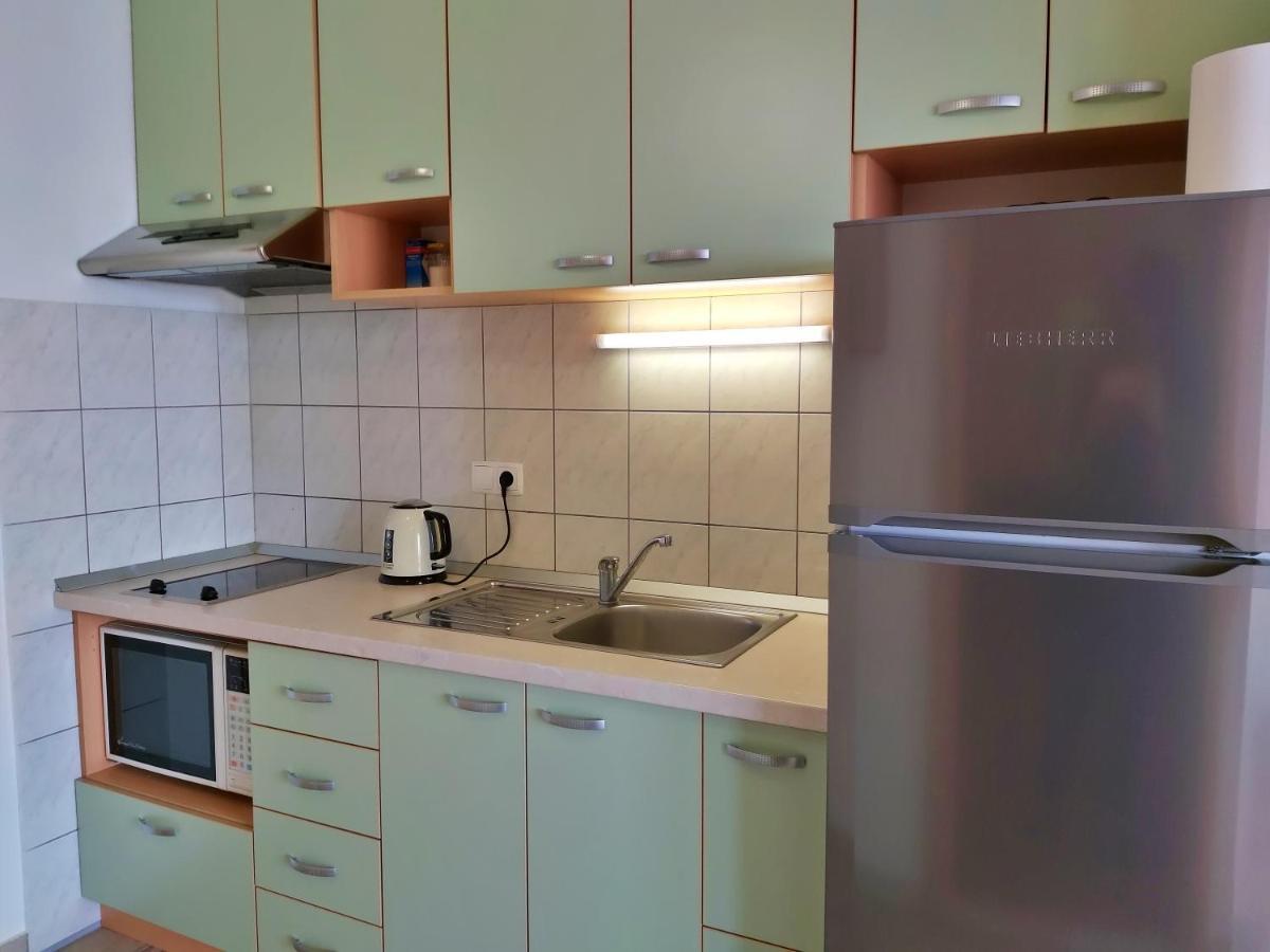 Apartments Borak Omis Luaran gambar
