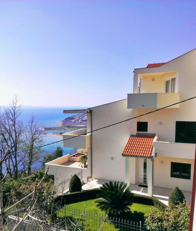 Apartments Borak Omis Luaran gambar